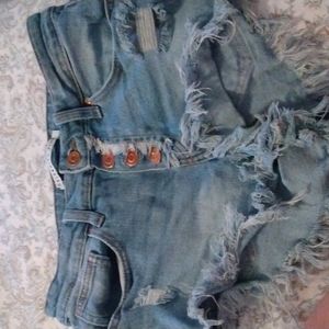 Low rise denim shorts.